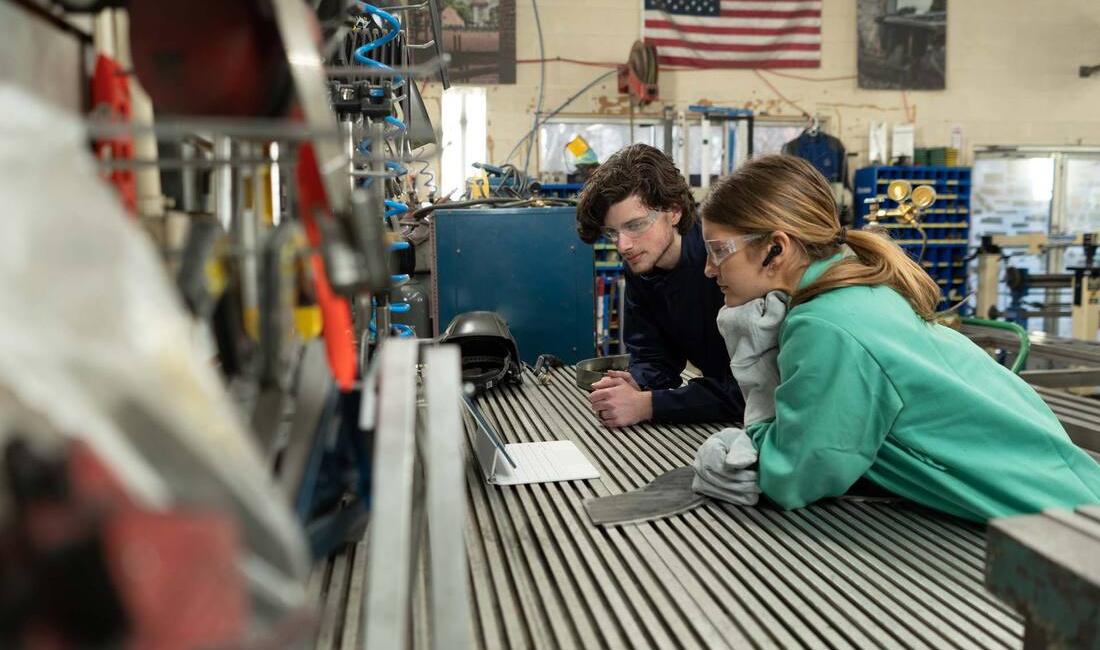 Students in lab male and female 1.jpg