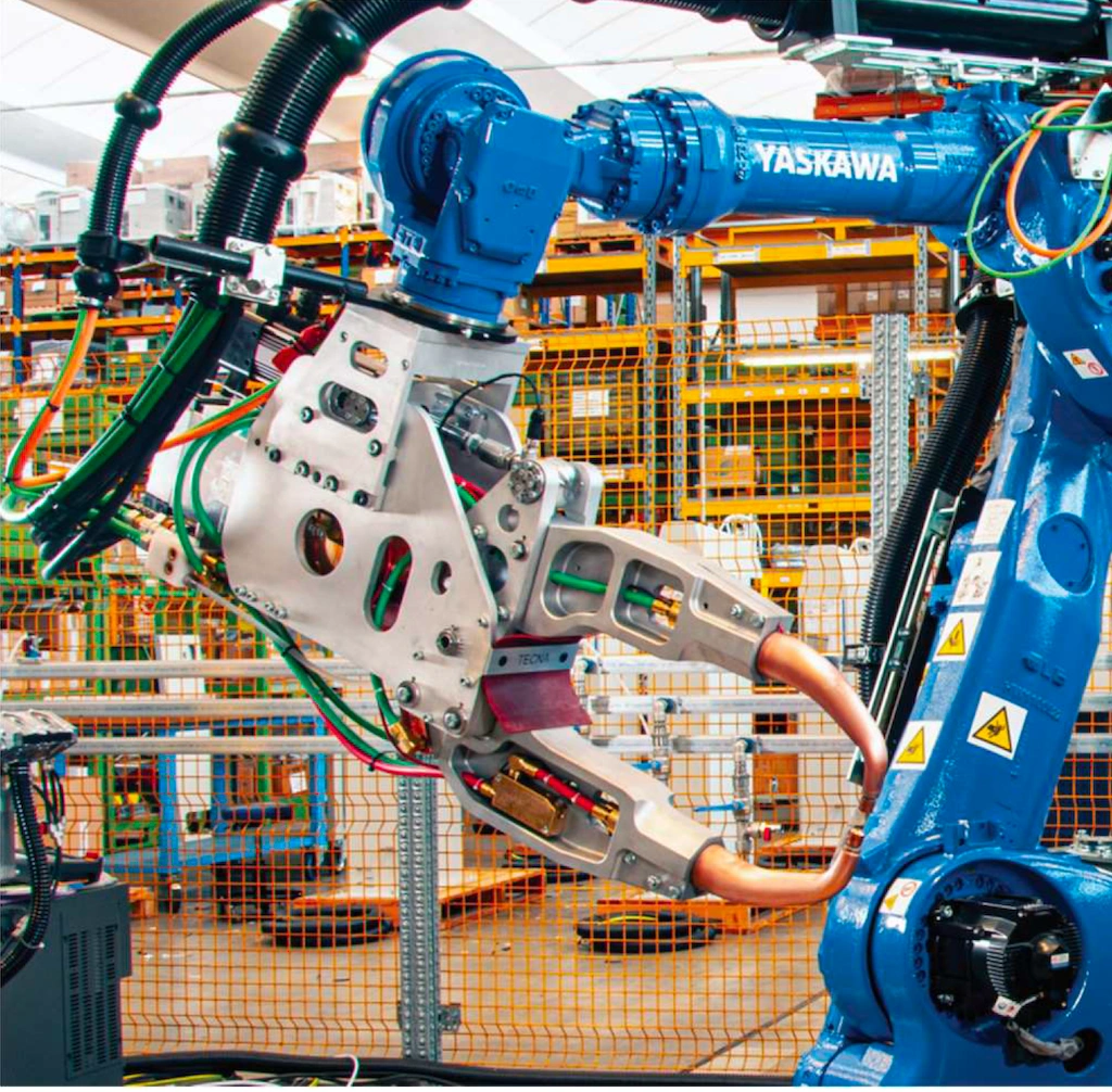 WD Oct 2025 - Robot Spot Welding Guns as a Universal Tool - 1.webp