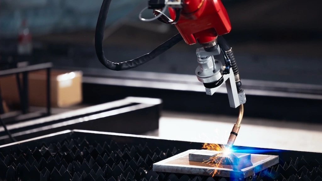WD Oct 25 - Considerations for Your First Welding Robot - Lead.webp