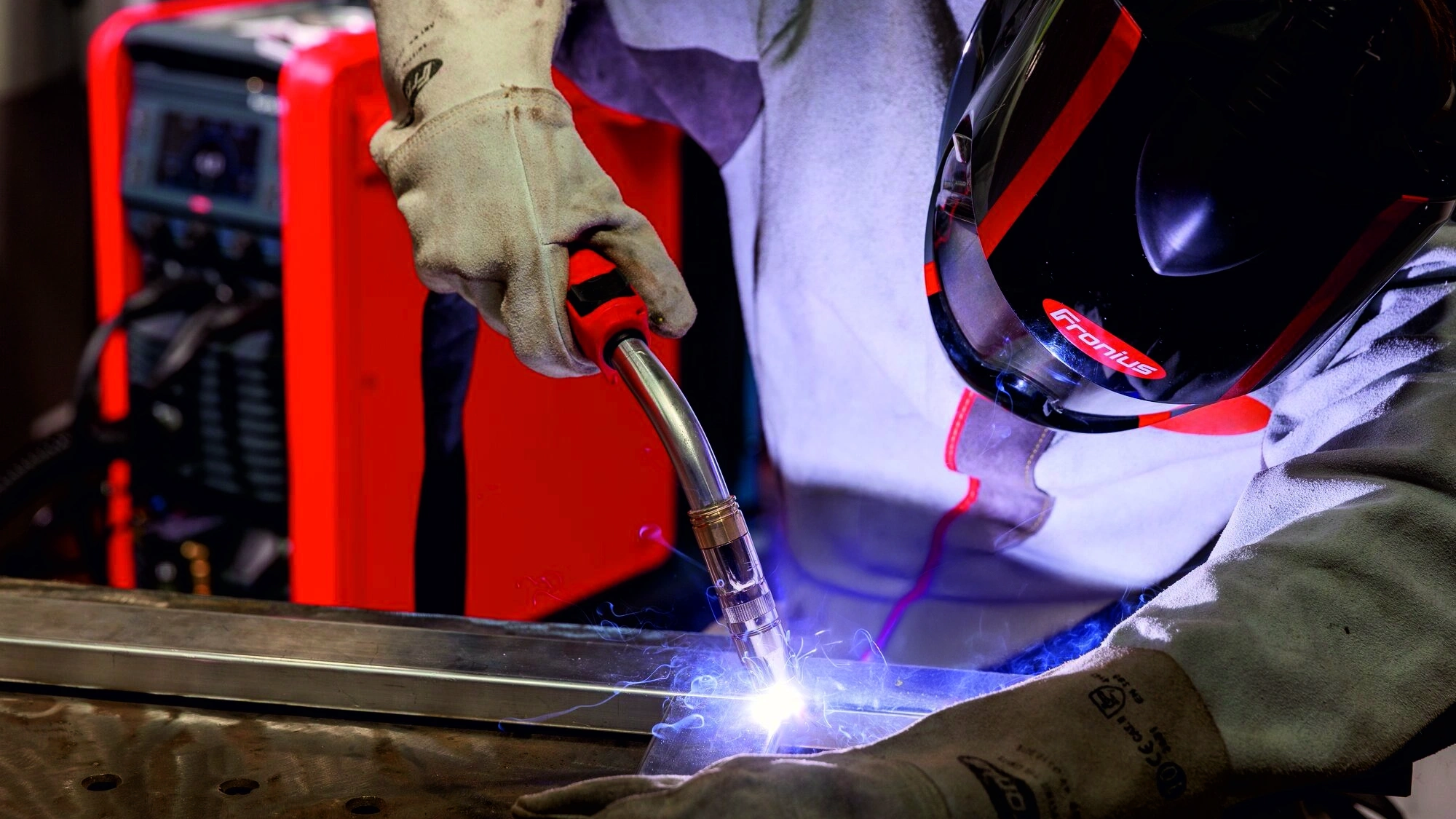 WJ Dec 2025 - Feature - Welding Guns Gas Cooled vs. Water Cooled - Lead V3.webp