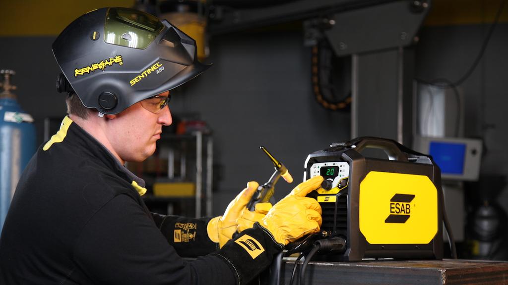 WD Oct 23 - Choosing PPE for Welding - Lead Photo