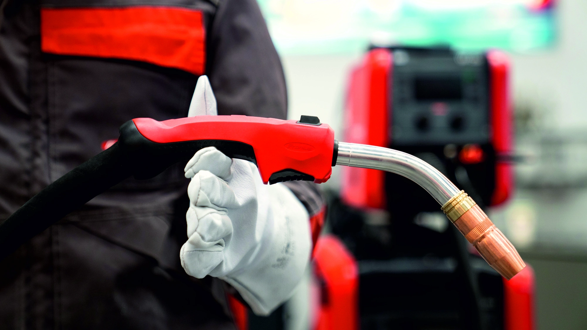 WJ Dec 2025 - Feature - Welding Guns Gas Cooled vs. Water Cooled - Image 2 PW_Application_Ergonomics_Manual_Torch_.webp